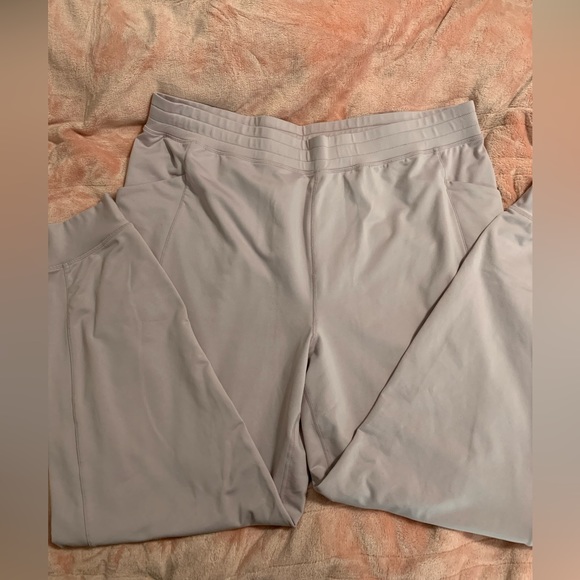Women’s Fabletics Thermaflex Joggers 2X - Picture 2 of 4